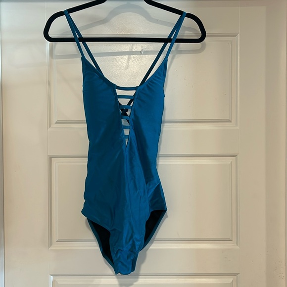 Rand new Women's Plunging Strappy One-Piece Swimsuit, Size Small - Picture 2 of 6